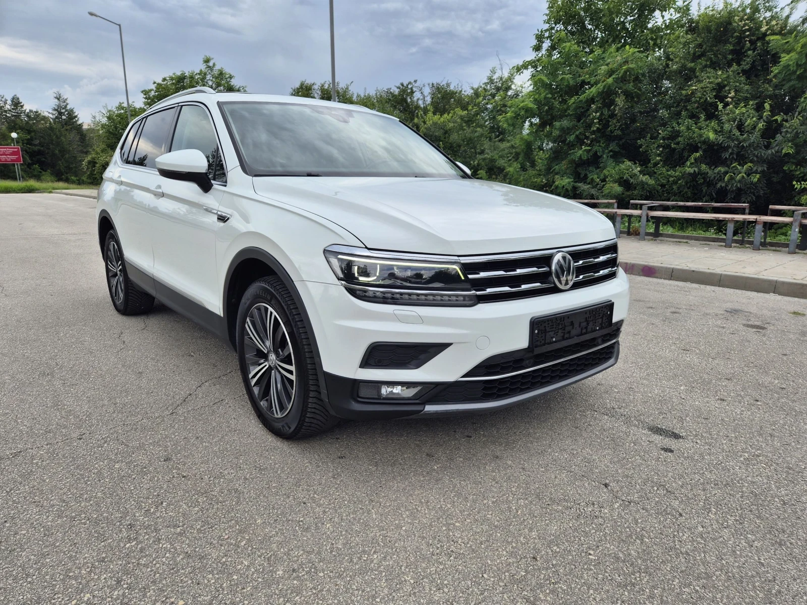 VW Tiguan Allspace 2.0TDI 7 Местен Digital Matrix Панорама , снимка 2 - Автомобили и джипове - 55196303