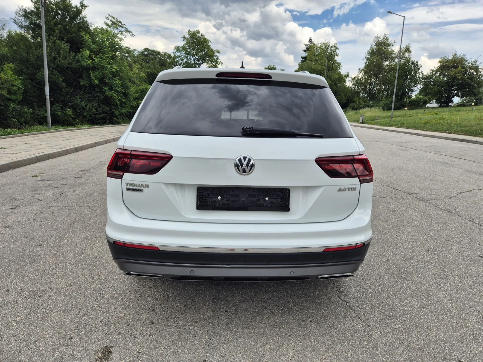 VW Tiguan Allspace 2.0TDI 7 Местен Digital Matrix Панорама , снимка 6 - Автомобили и джипове - 55196303