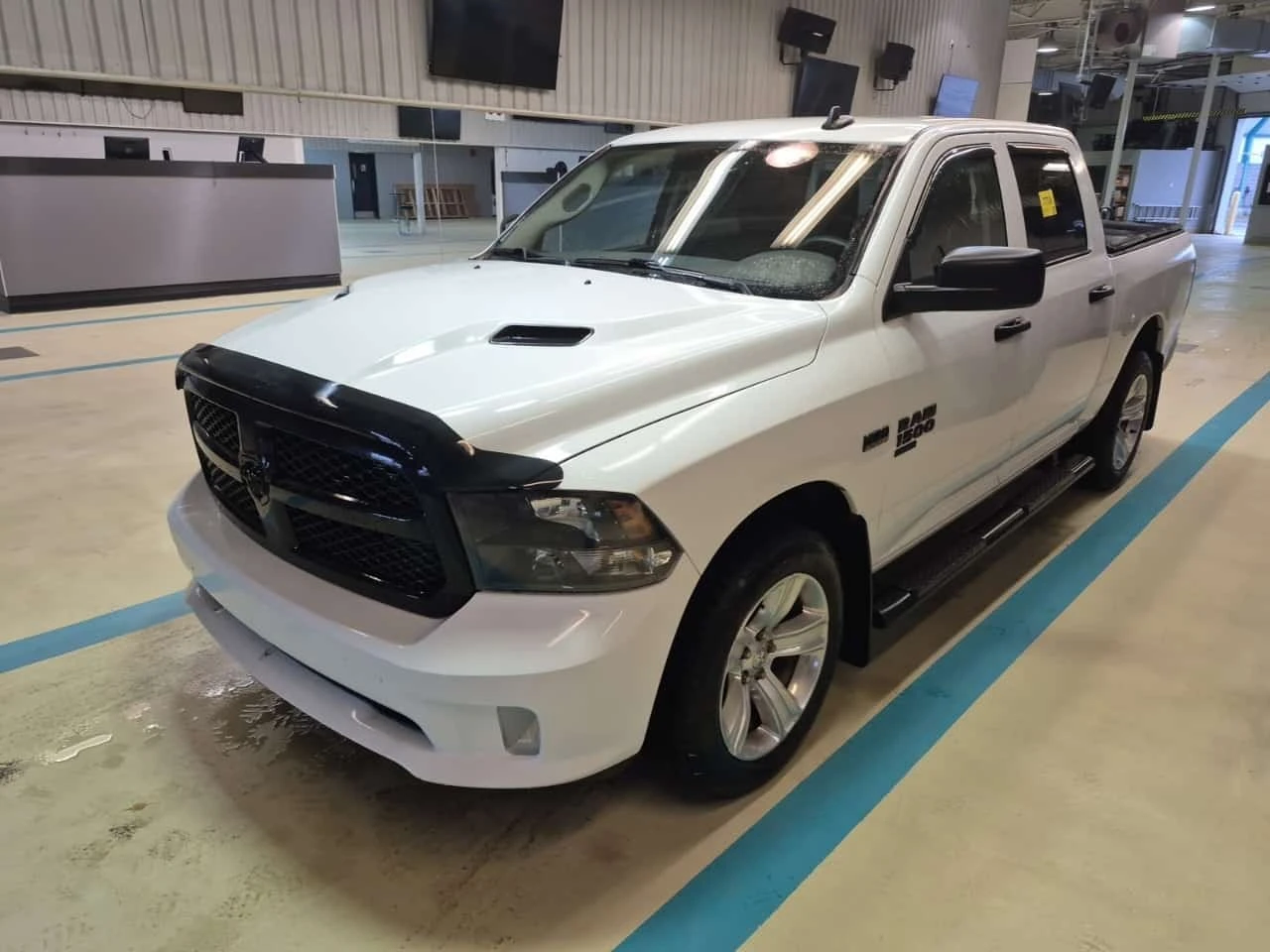 Dodge RAM 1500 * EXPRESS CREW CAB SHORT BED * CARFAX * БЕЗ ПЪРВОН