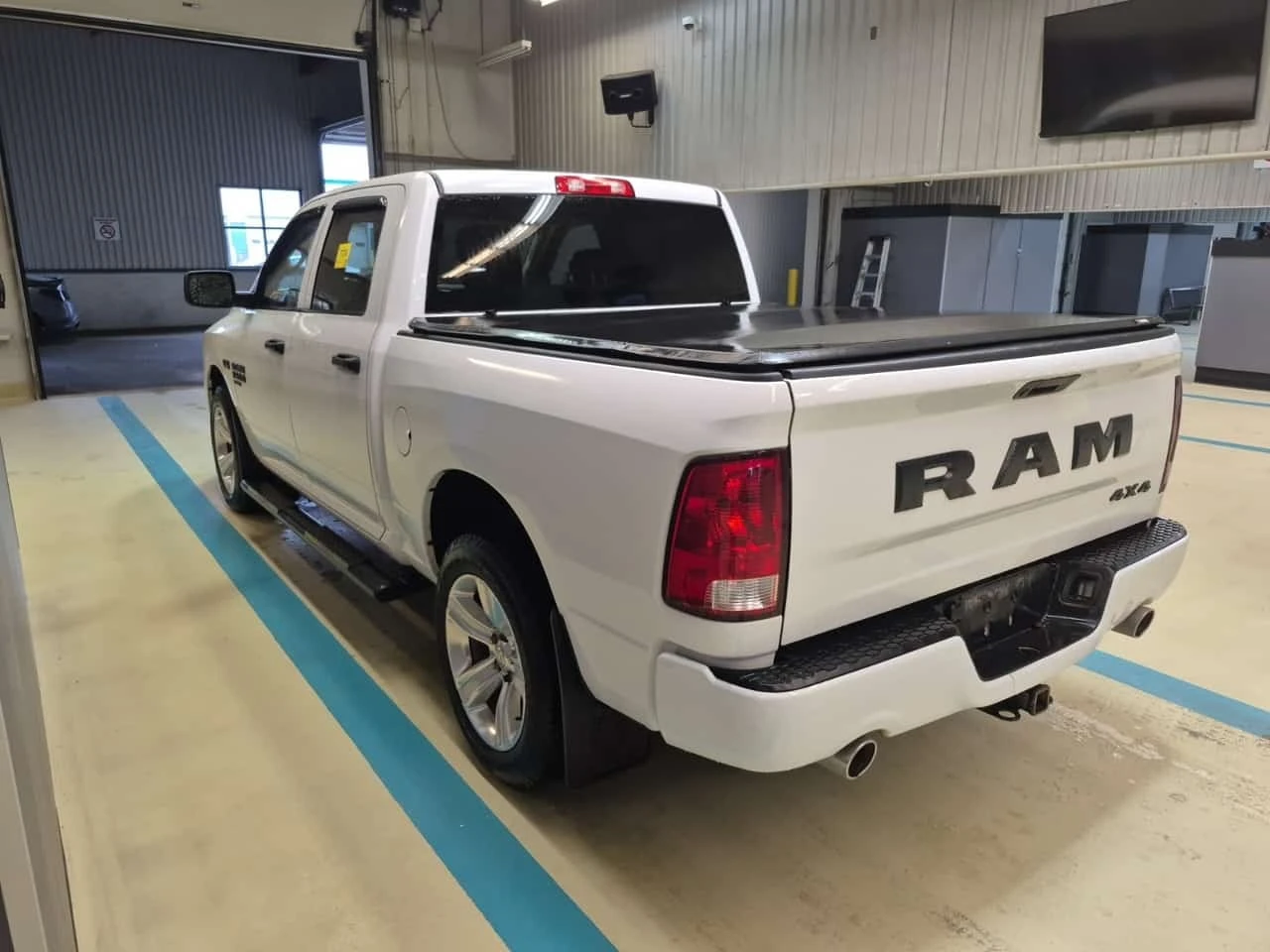 Dodge RAM 1500 EXPRESS CREW CAB SHORT BED * CARFAX * ���������� * | Mobile.bg � ����������� 4