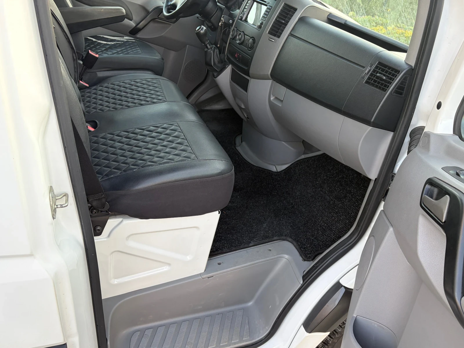 VW Crafter КЛИМА-Б категория, снимка 12 - Бусове и автобуси - 56056981