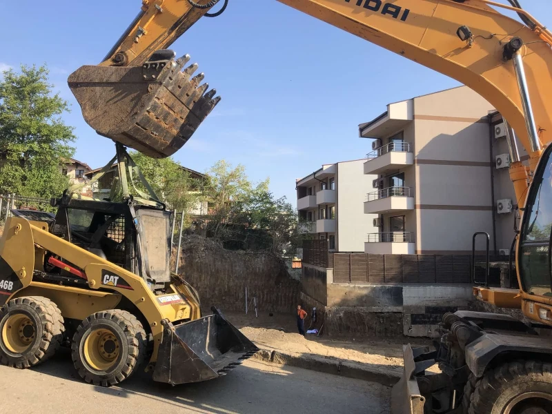 Мини челни товарачи Cat 246 В, снимка 6 - Индустриална техника - 52863788