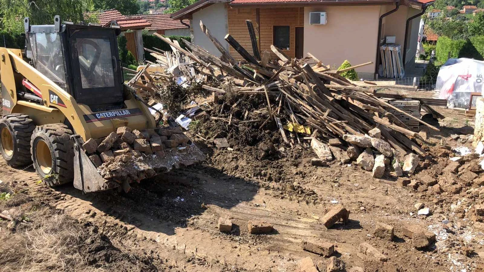 Мини челни товарачи Cat 246 В - изображение 4