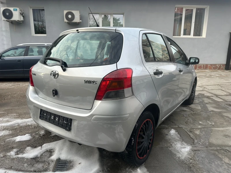 Toyota Yaris 1.3i НОВ ВНОС ГЕРМАНИЯ КЛИМАТИК, снимка 4 - Автомобили и джипове - 49082040