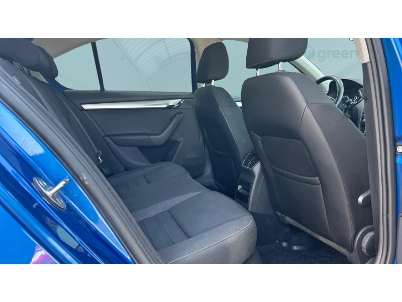 Skoda Octavia 1.6 TDi, Месечна вноска от 370 лв., снимка 10 - Автомобили и джипове - 52823269