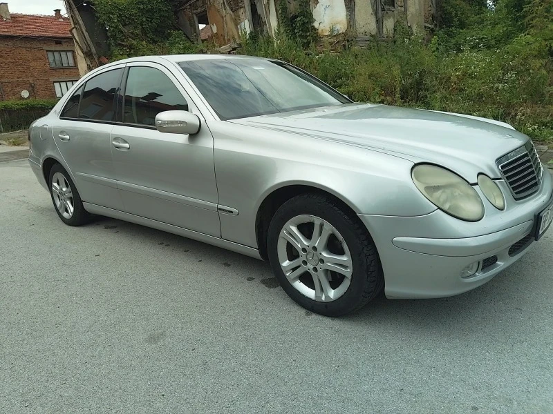 Mercedes-Benz E 220, снимка 1 - Автомобили и джипове - 47113352