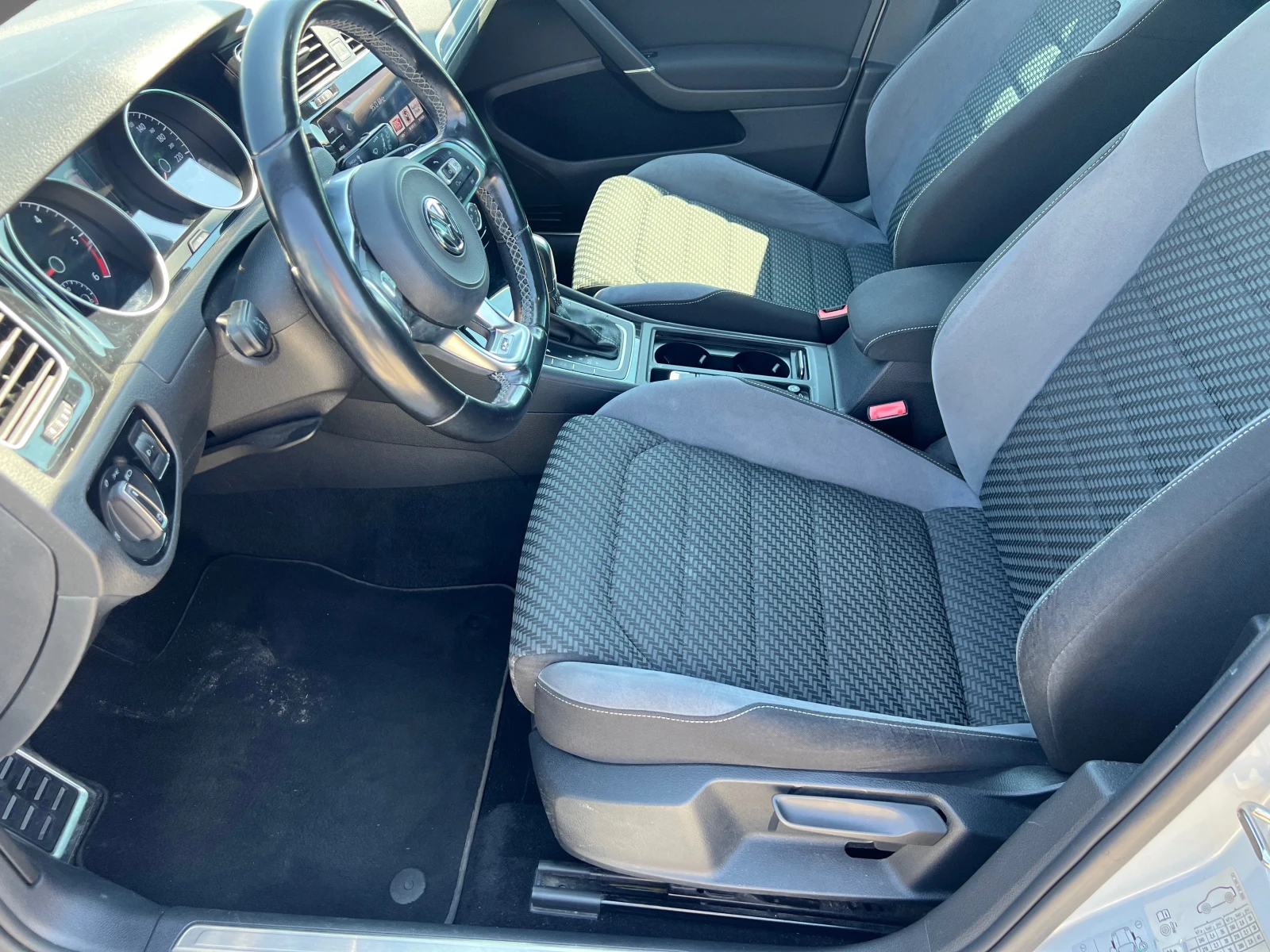 VW Golf 1.6 R LINE - изображение 10
