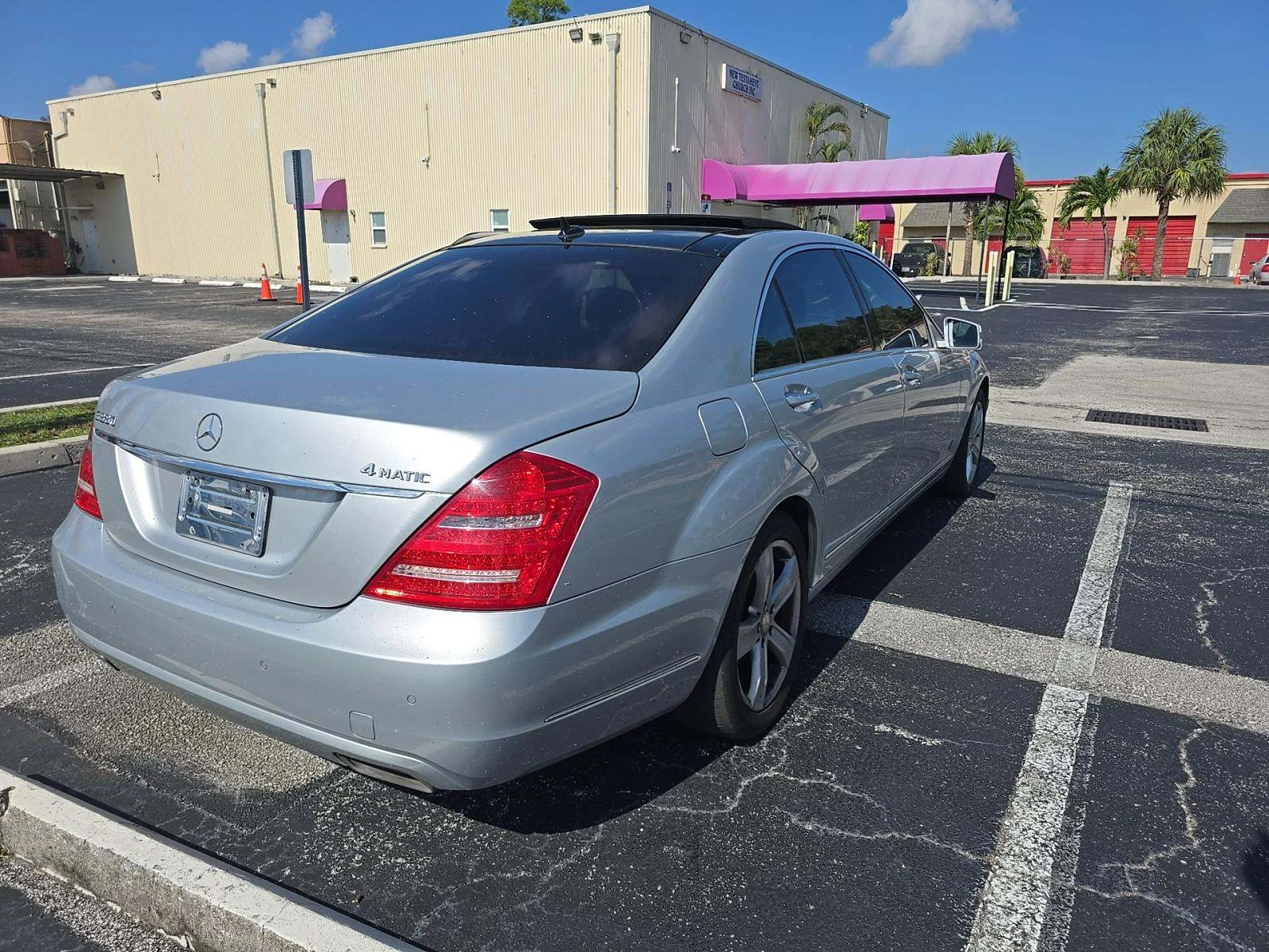 Mercedes-Benz S 500 AMG* HARMAN* МАСАЖ* ОБДУХ* ВАКУМ* 4-ZONE CLIM* KEY - изображение 4