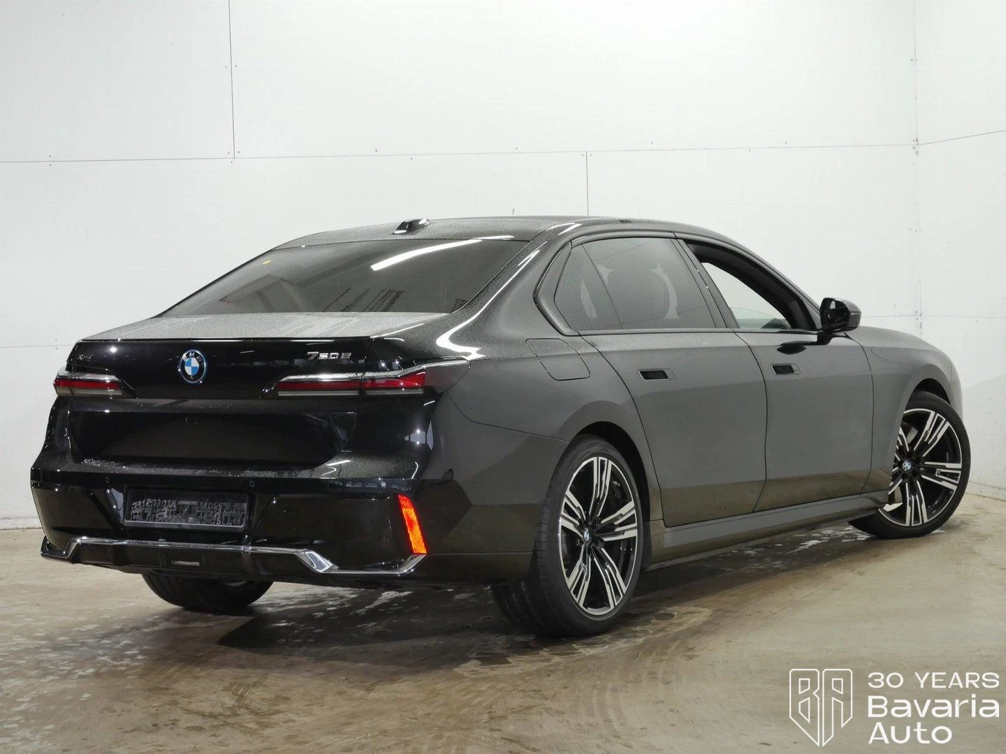 BMW 750 e xDrive M Sport Paket Sportautomatic - изображение 3