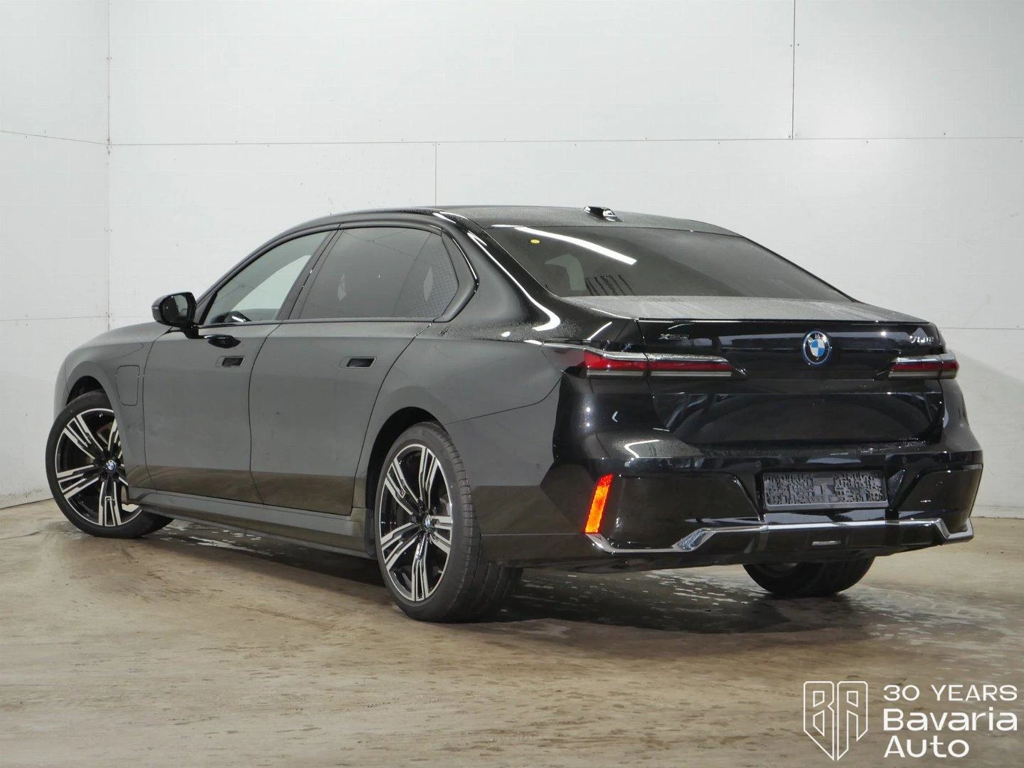 BMW 750 e xDrive M Sport Paket Sportautomatic - изображение 2