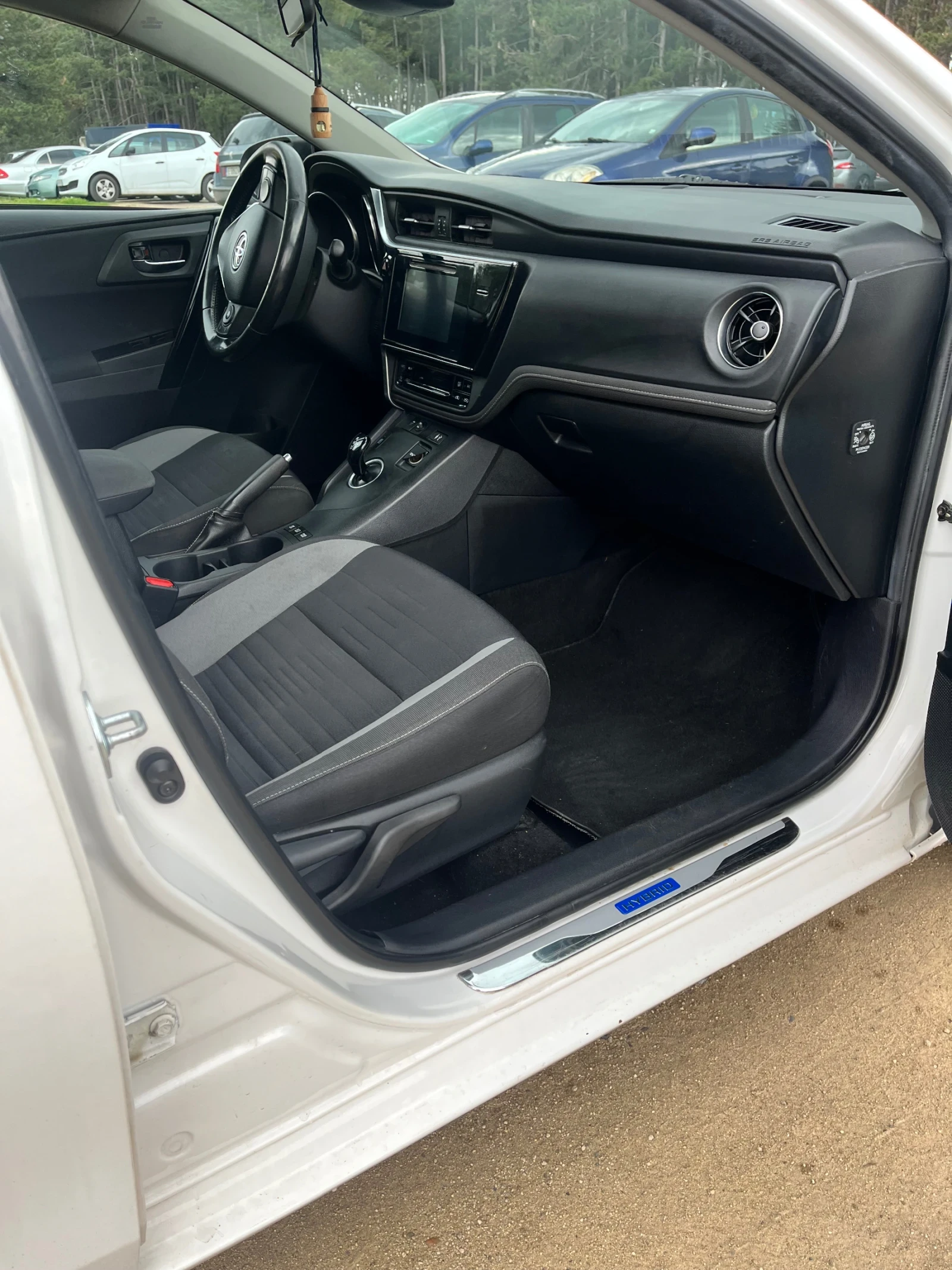 Toyota Auris touring sports 1.8 Hybrid active, снимка 4 - Автомобили и джипове - 53894633