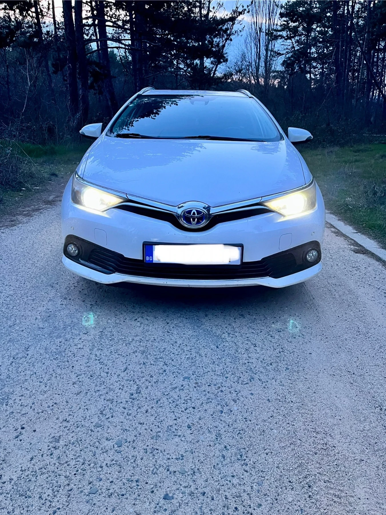 Toyota Auris touring sports 1.8 Hybrid active, снимка 3 - Автомобили и джипове - 53894633