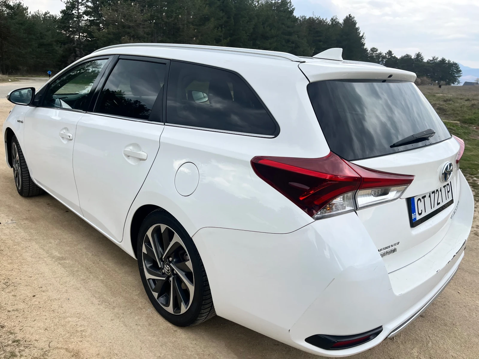 Toyota Auris touring sports 1.8 Hybrid active, снимка 2 - Автомобили и джипове - 53894633