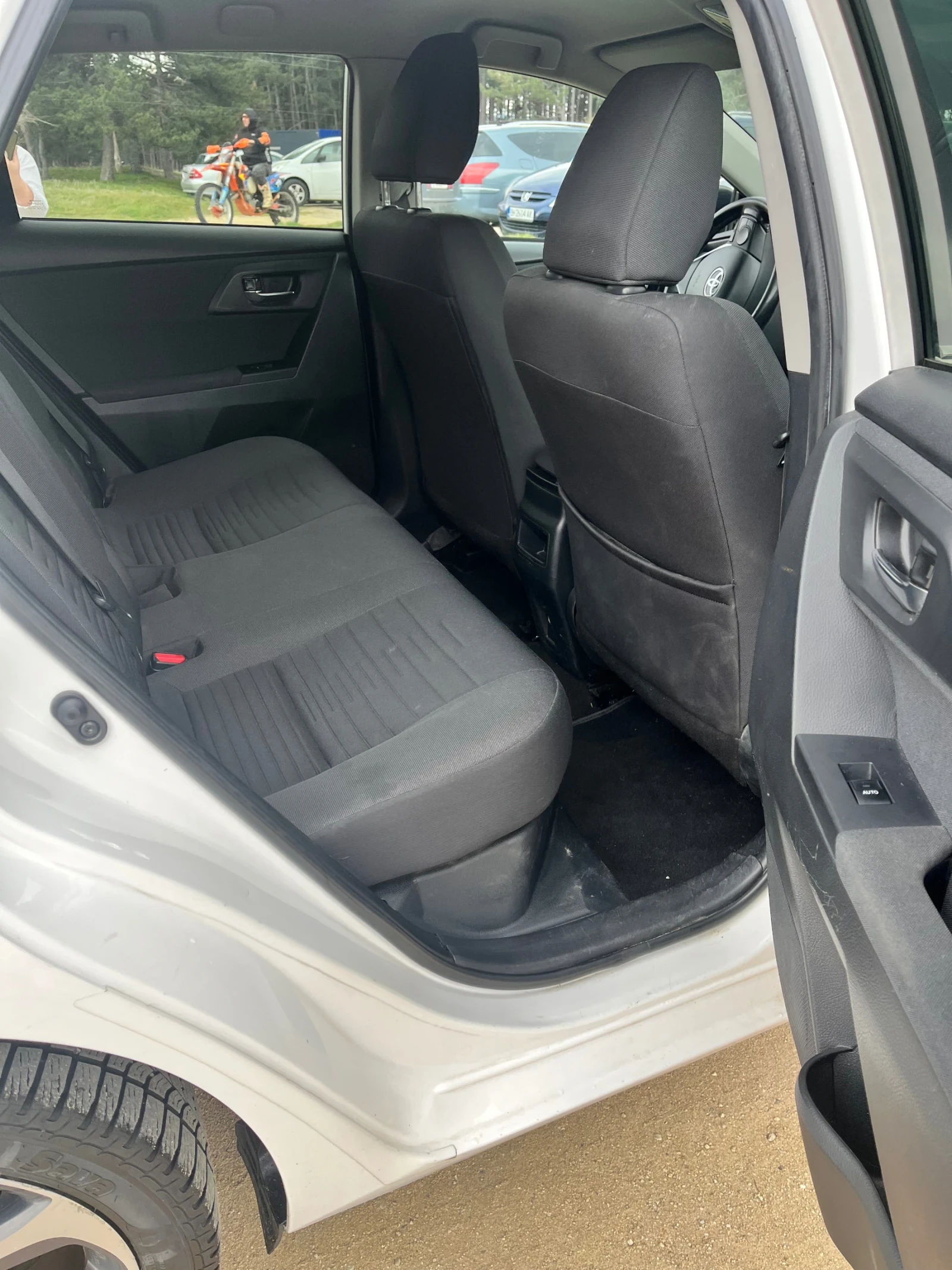 Toyota Auris touring sports 1.8 Hybrid active, снимка 5 - Автомобили и джипове - 53894633