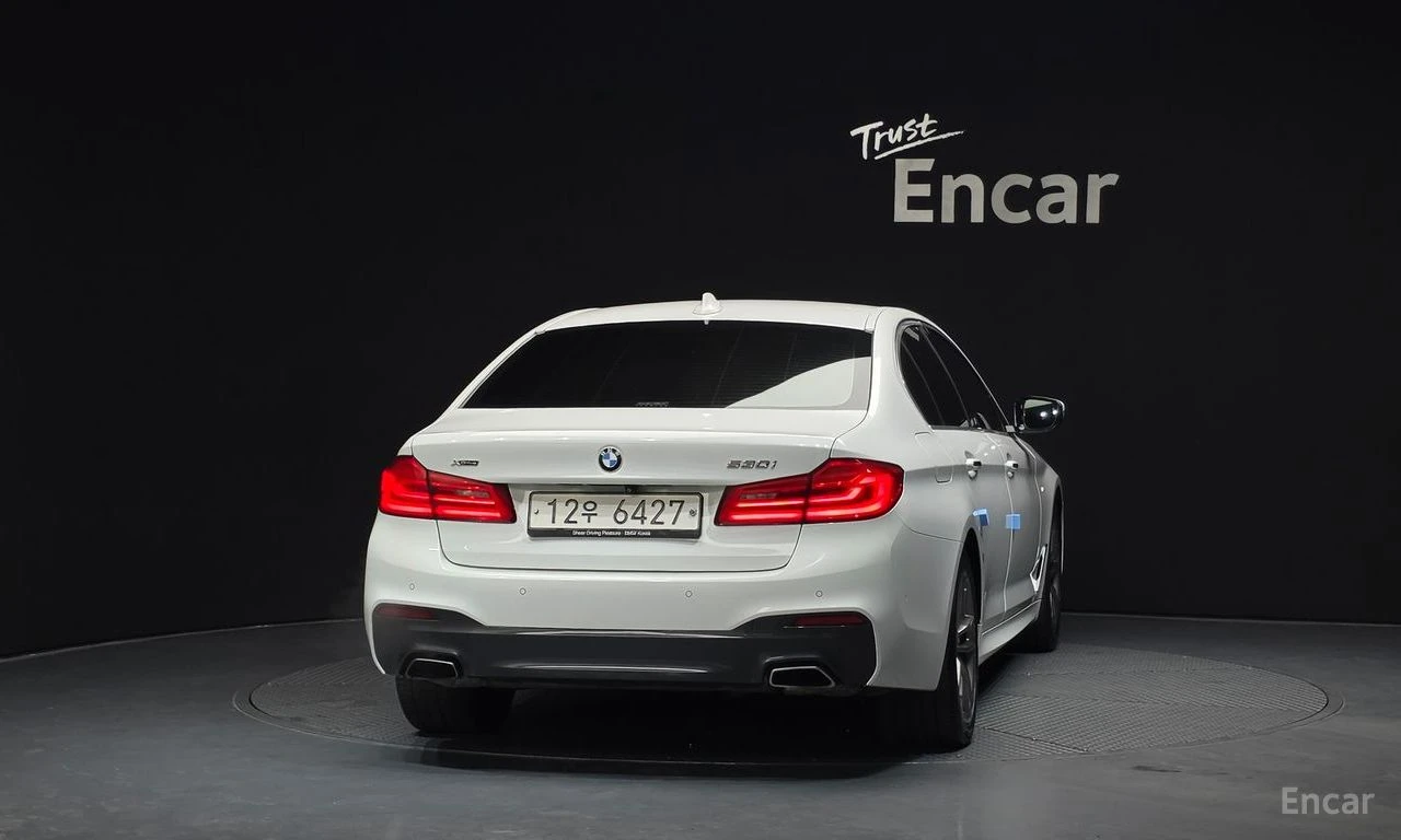 BMW 530 i* XDRIVE* M-SPORT* DISTRONIC* HEAD-UP* 360* ОБДУХ, снимка 3 - Автомобили и джипове - 54812264