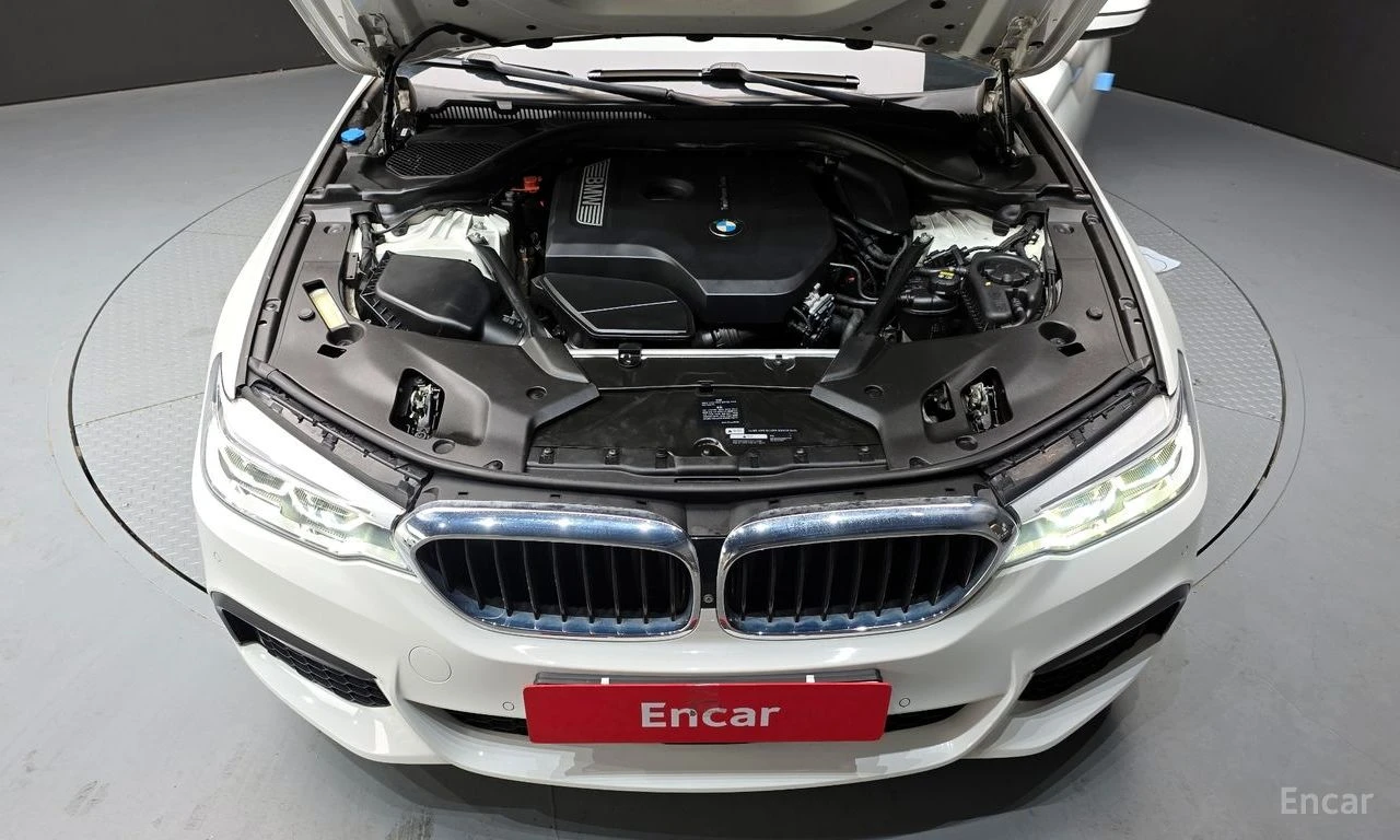 BMW 530 i* XDRIVE* M-SPORT* DISTRONIC* HEAD-UP* 360* ОБДУХ, снимка 6 - Автомобили и джипове - 54812264