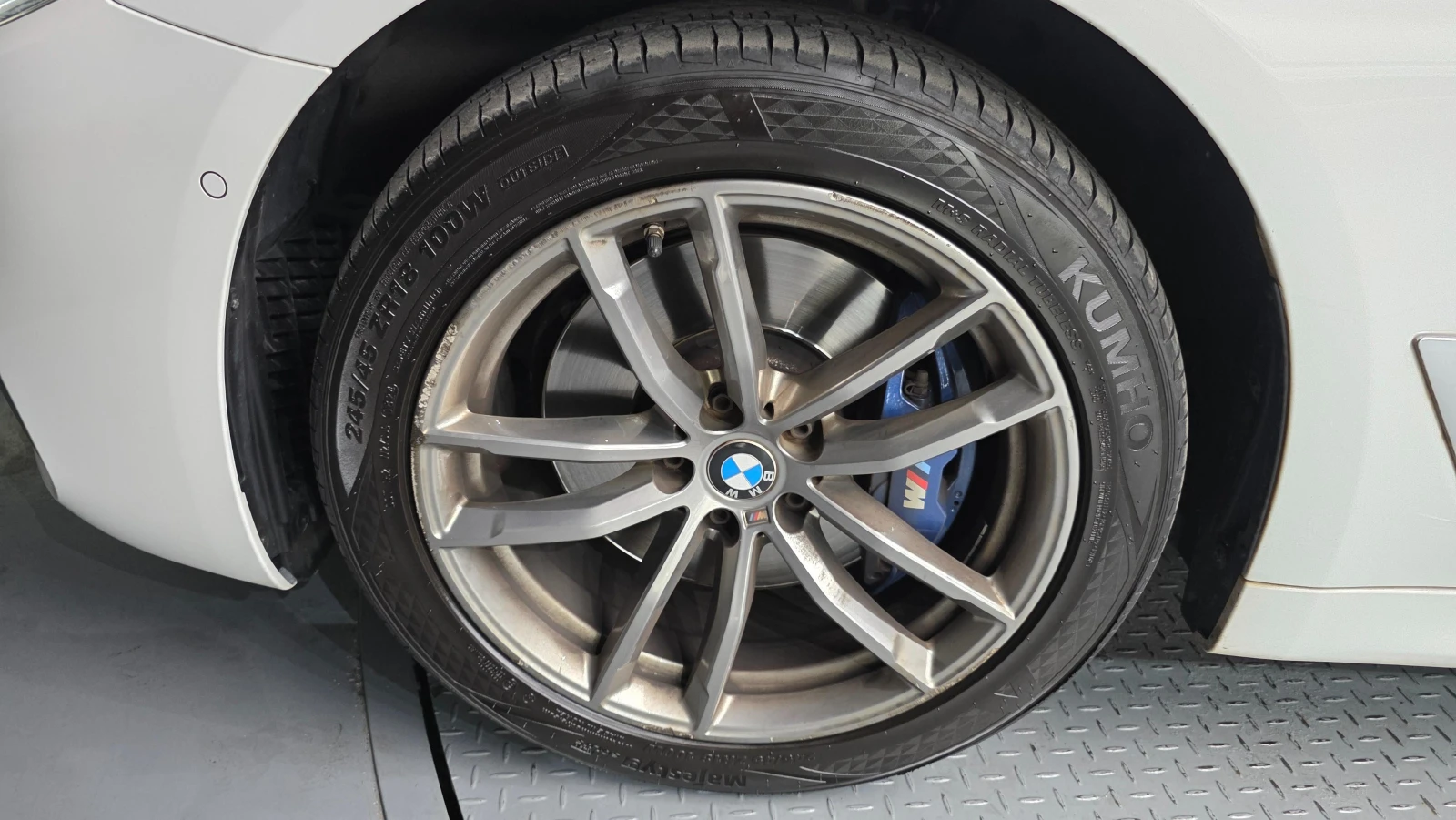 BMW 530 i* XDRIVE* M-SPORT* DISTRONIC* HEAD-UP* 360* ОБДУХ, снимка 5 - Автомобили и джипове - 54812264