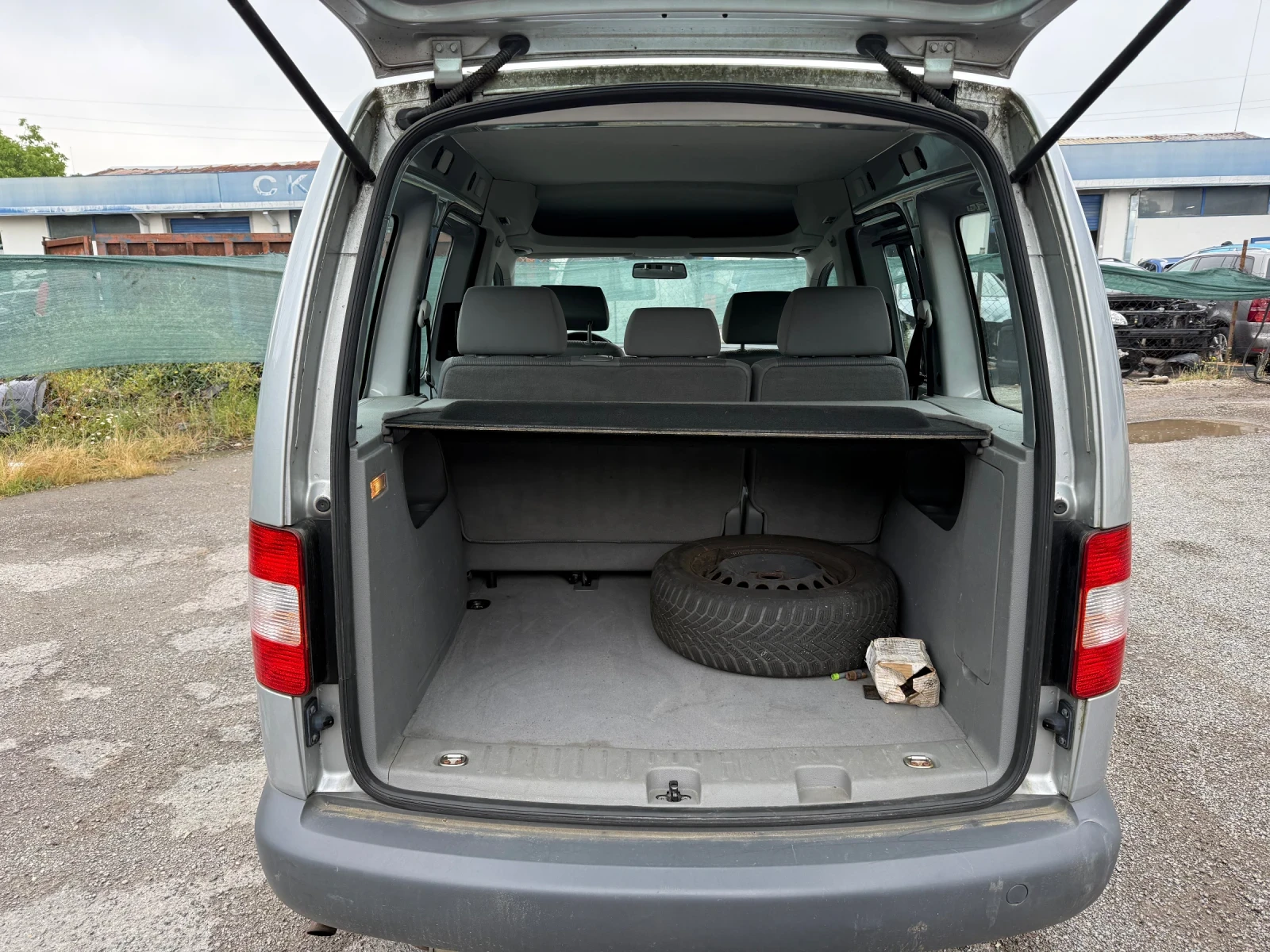 VW Caddy 2.00 метан , снимка 12 - Автомобили и джипове - 55023441