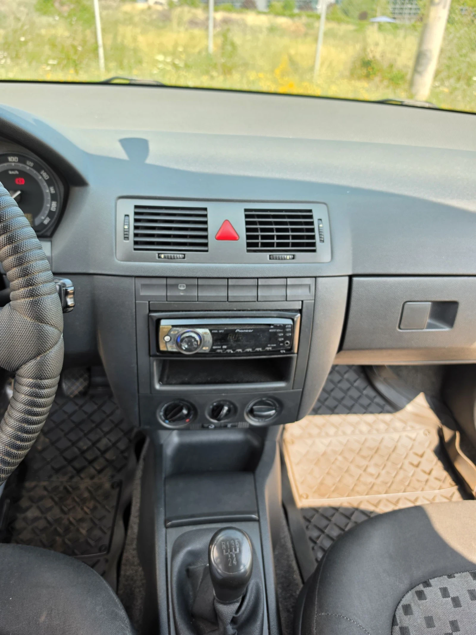 Skoda Fabia, снимка 7 - Автомобили и джипове - 55249300