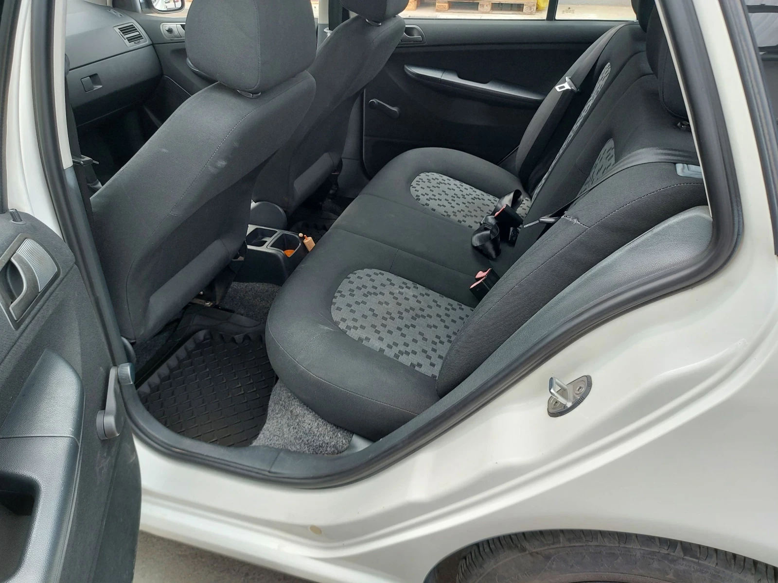 Skoda Fabia, снимка 9 - Автомобили и джипове - 55249300