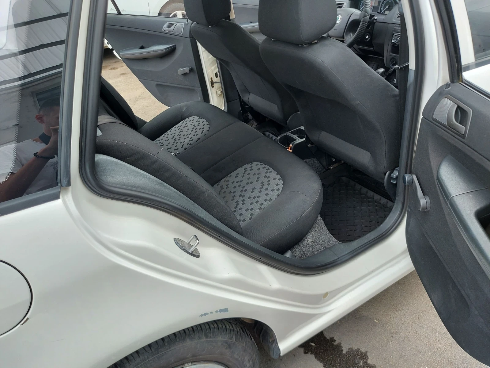 Skoda Fabia, снимка 8 - Автомобили и джипове - 55249300