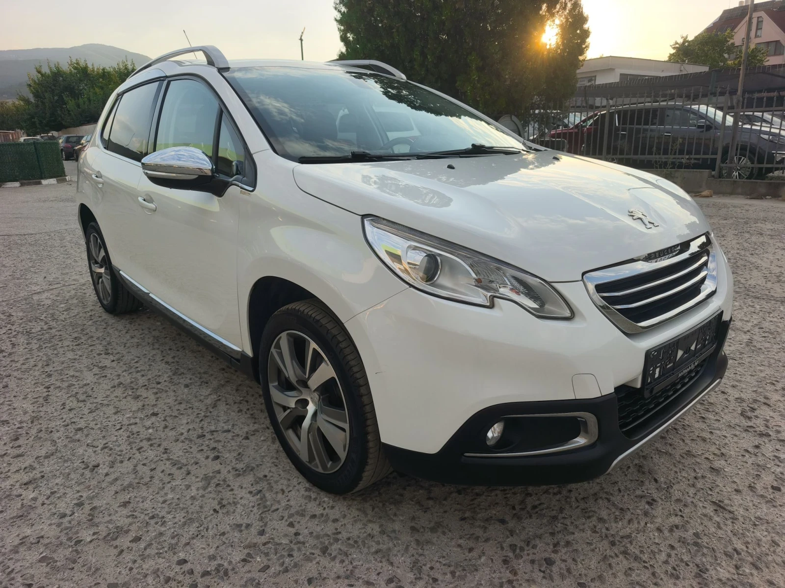 Peugeot 2008 1.6HDI 92kc ALURRE FULL SERVICE IN PEUGEOT NEW , снимка 3 - Автомобили и джипове - 55590235