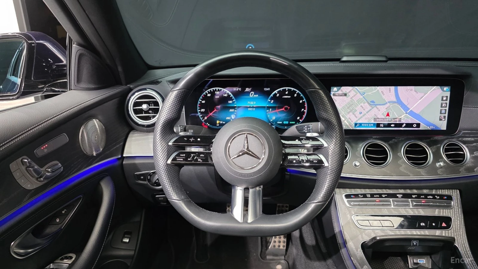 Mercedes-Benz E 350 4MATIC* AMG-LINE* DISTRONIC* 360* КАМЕРА* HUD* , снимка 6 - Автомобили и джипове - 55688986