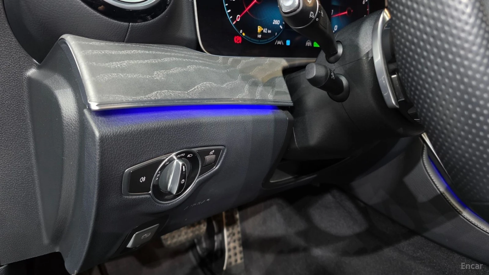 Mercedes-Benz E 350 4MATIC* AMG-LINE* DISTRONIC* 360* КАМЕРА* HUD* , снимка 13 - Автомобили и джипове - 55688986