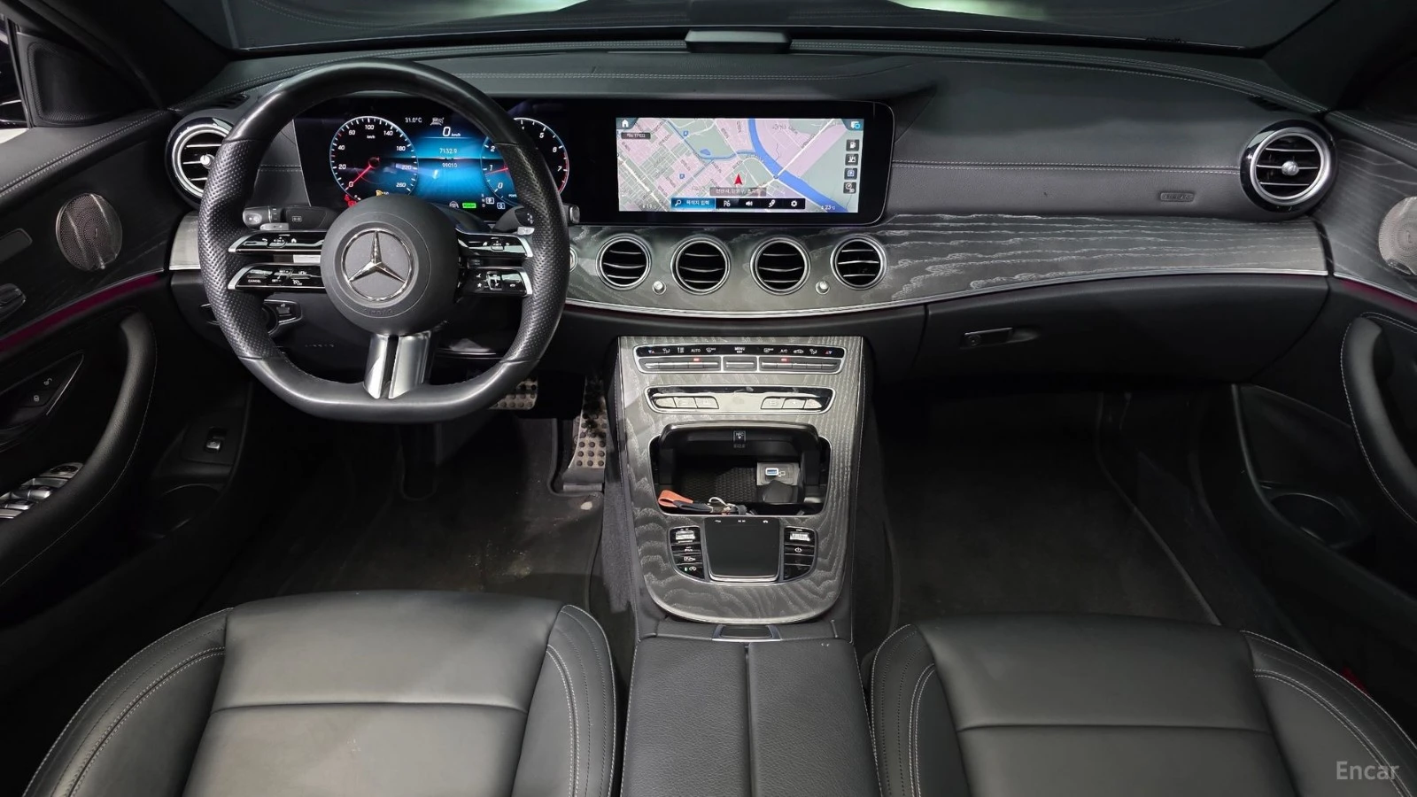 Mercedes-Benz E 350 4MATIC* AMG-LINE* DISTRONIC* 360* КАМЕРА* HUD* , снимка 5 - Автомобили и джипове - 55688986