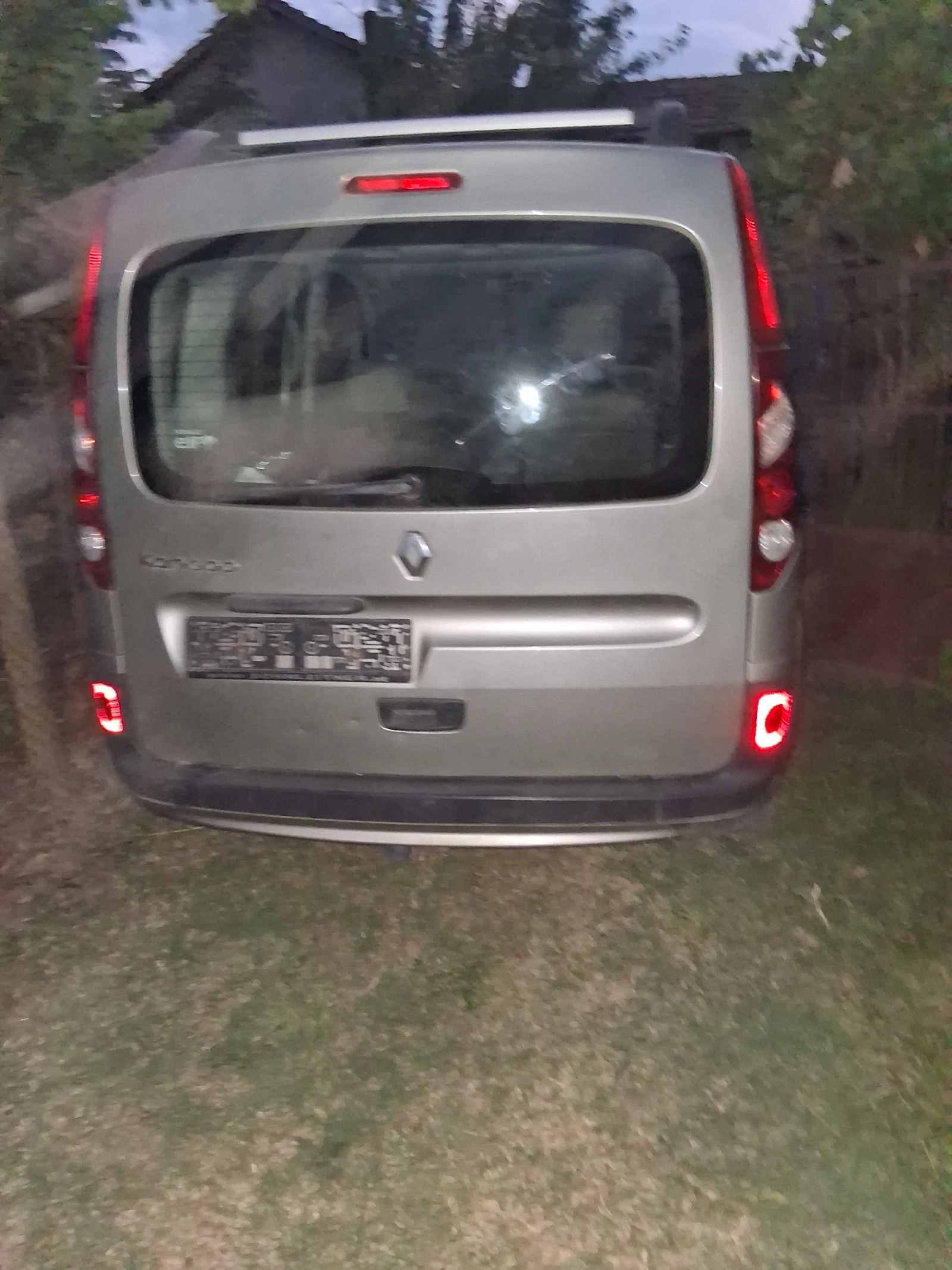 Renault Kangoo 2, снимка 10 - Автомобили и джипове - 56183400
