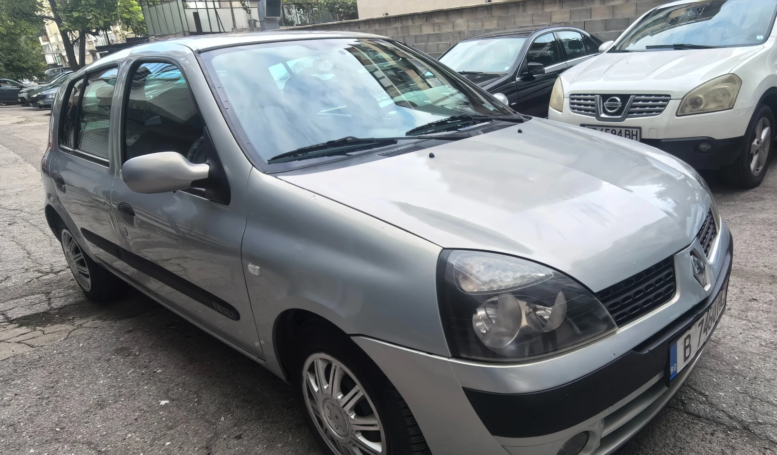 Renault Clio 1.4, 16V, automatic , снимка 2 - Автомобили и джипове - 56192463