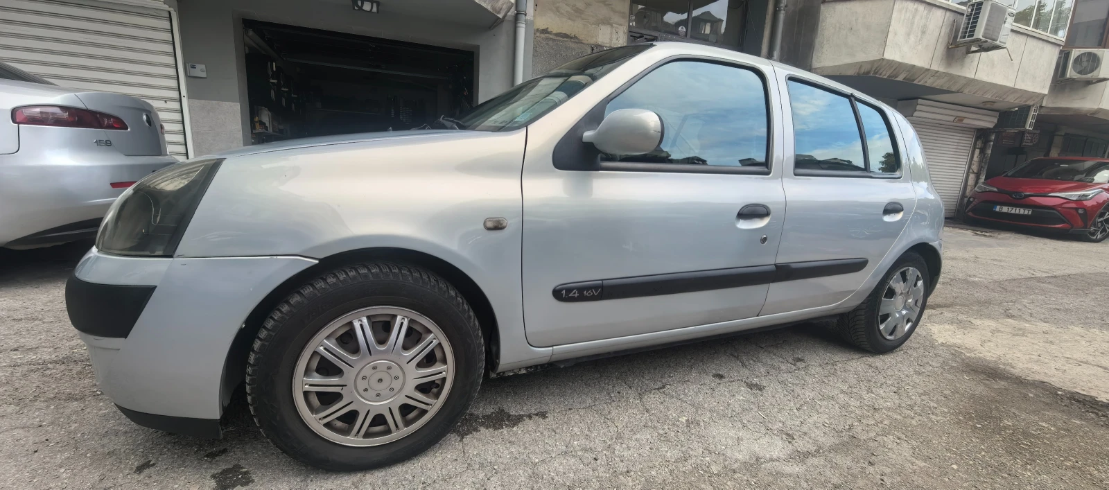 Renault Clio 1.4, 16V, automatic , снимка 12 - Автомобили и джипове - 56192463
