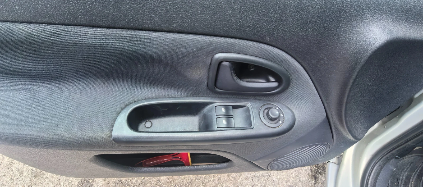 Renault Clio 1.4, 16V, automatic , снимка 9 - Автомобили и джипове - 56192463