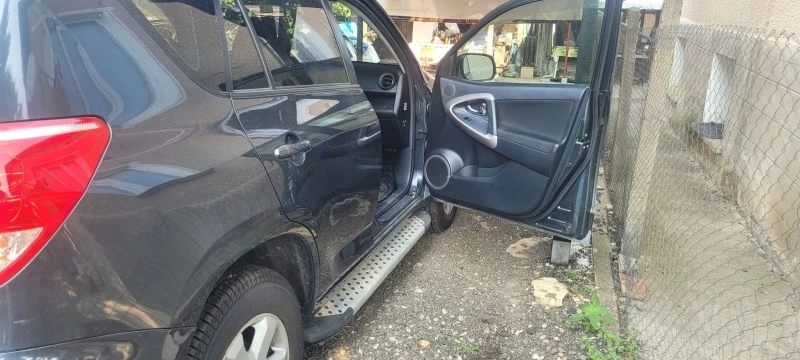 Toyota Rav4, снимка 4 - Автомобили и джипове - 45784869