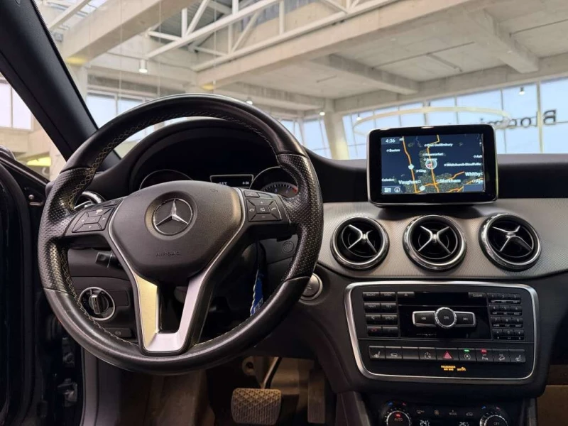 Mercedes-Benz GLA 250 4 MATIC * Pano Roof| Nav, снимка 11 - Автомобили и джипове - 53186793