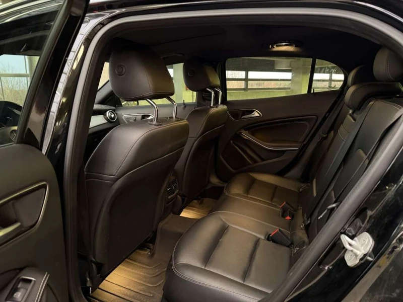 Mercedes-Benz GLA 250 4 MATIC * Pano Roof| Nav, снимка 12 - Автомобили и джипове - 53186793