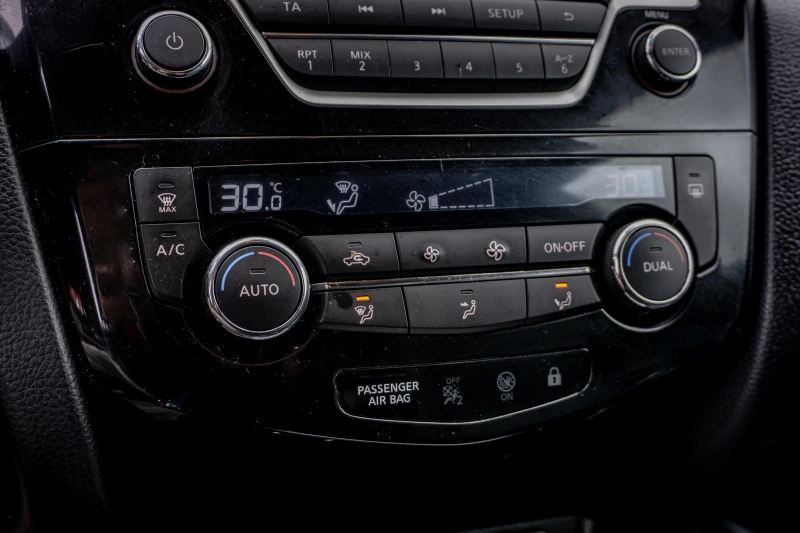 Nissan Qashqai 1.5dci КАТО НОВА! С ГАРАНЦИЯ! БЕЗПЛ ОБСЛУЖВАНЕ!, снимка 11 - Автомобили и джипове - 53379414