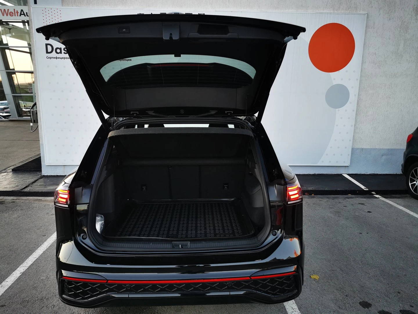 VW Tiguan R-Line Plus 1.5 eHybrid OPF DSG - изображение 9