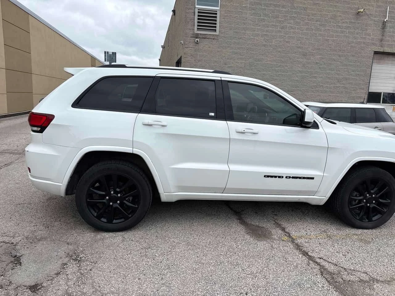Jeep Grand cherokee * Altitude * КАМЕРА * NAVI * ЛИЦЕНЗИРАН ДИЛЪР, снимка 3 - Автомобили и джипове - 54561771