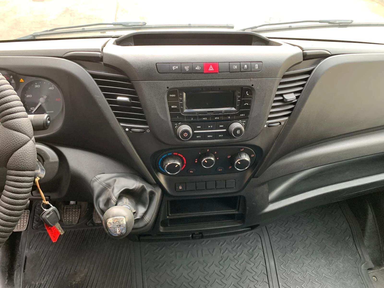 Iveco Daily 35s14 L2 H3  | Mobile.bg   11