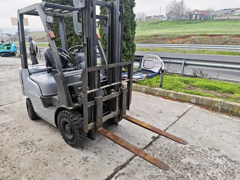 Мотокар Nissan 1500кг бензин, снимка 3 - Индустриална техника - 52647373