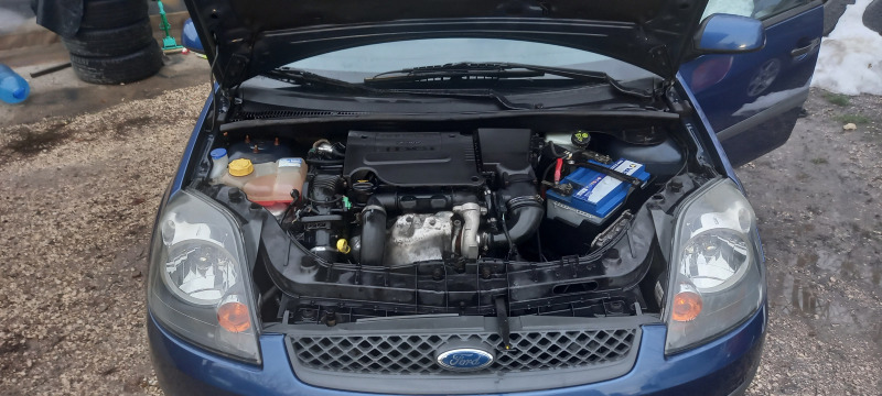 Ford Fiesta 1.6 tdci 90 kc., снимка 11 - Автомобили и джипове - 44809692