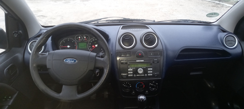 Ford Fiesta 1.6 tdci 90 kc., снимка 8 - Автомобили и джипове - 44809692