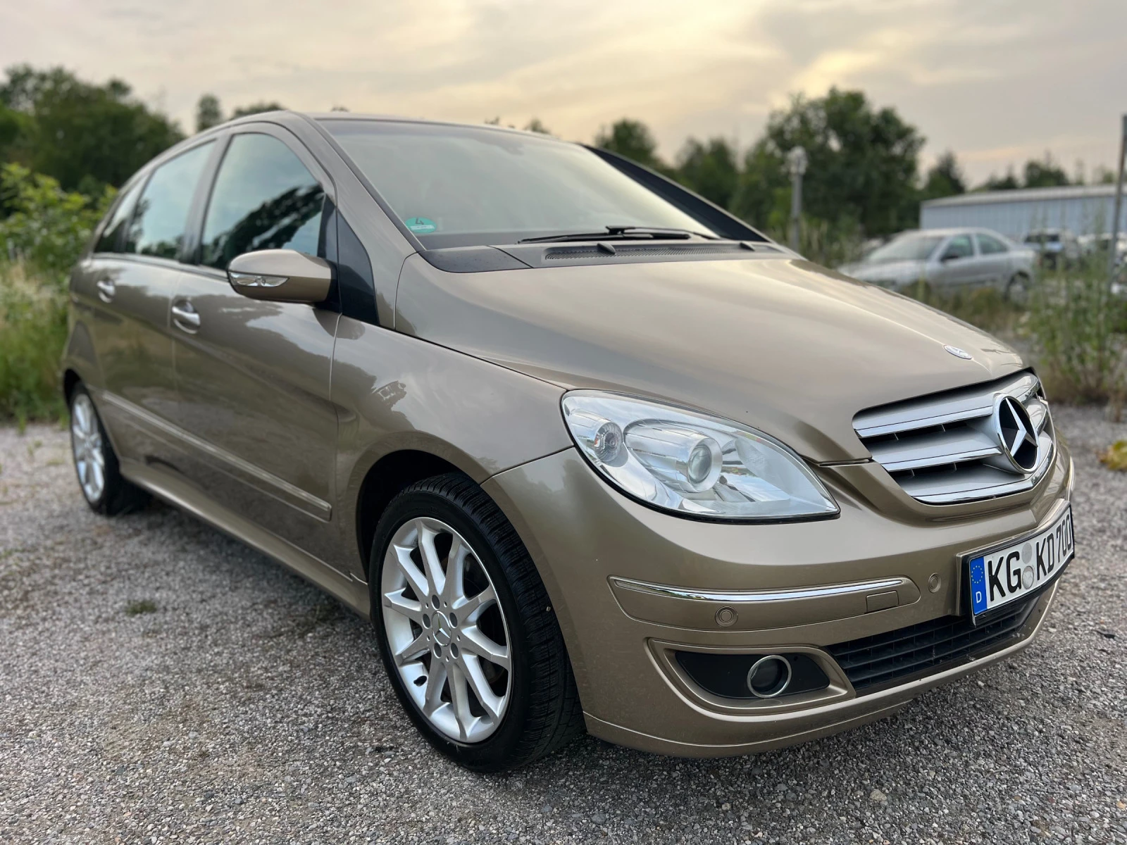 Mercedes-Benz B 200 2.0i Turbo Панорама  - изображение 2