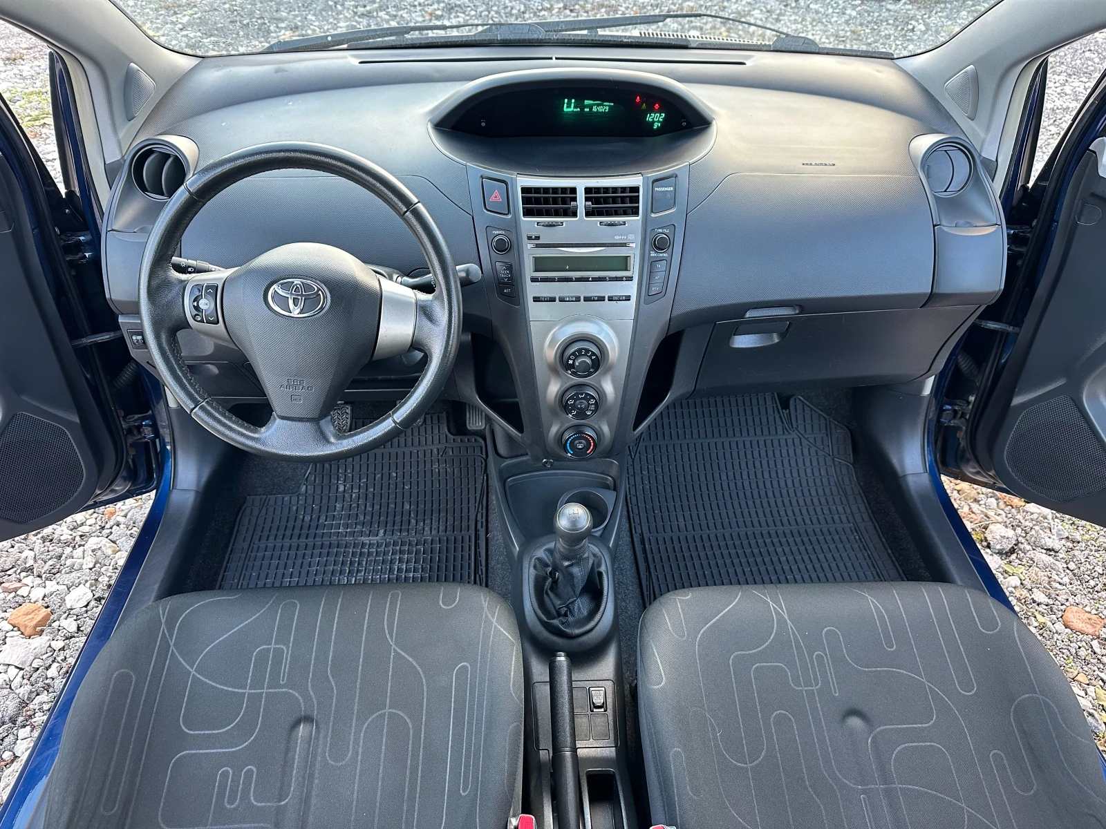 Toyota Yaris 1.0I 69KC - изображение 10