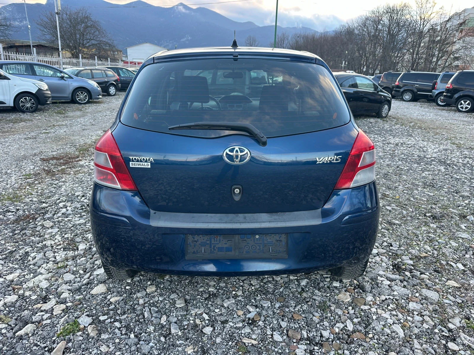 Toyota Yaris 1.0I 69KC - изображение 4