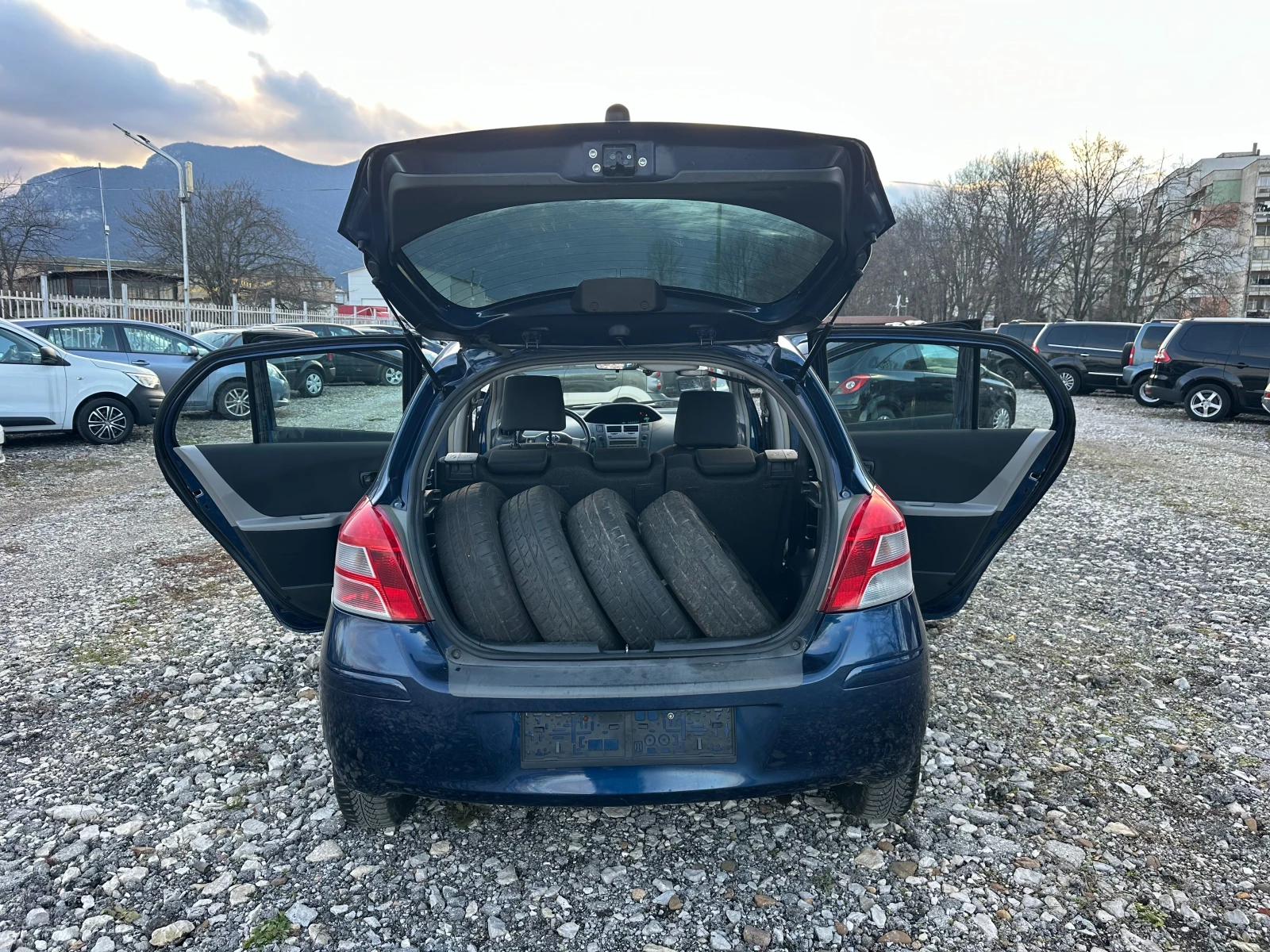 Toyota Yaris 1.0I 69KC | Mobile.bg � ����������� 12
