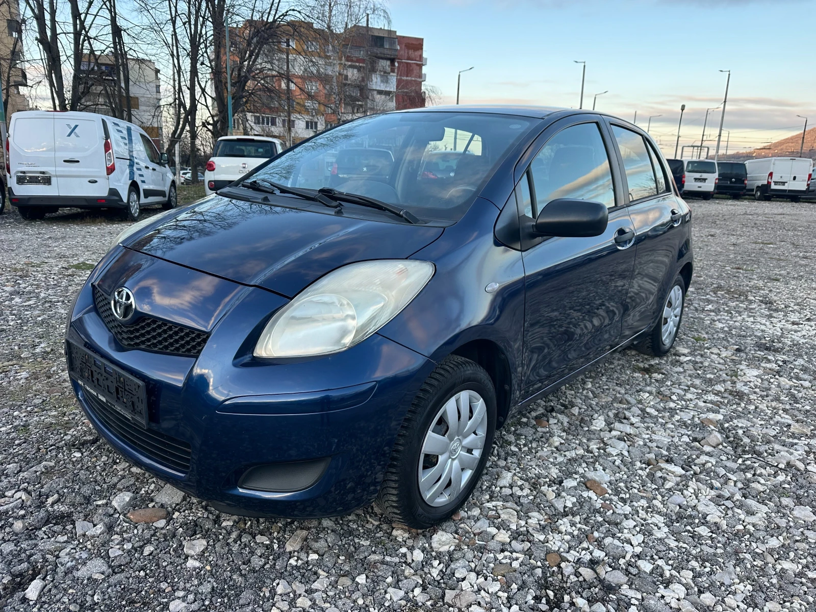 Toyota Yaris 1.0I 69KC - изображение 7