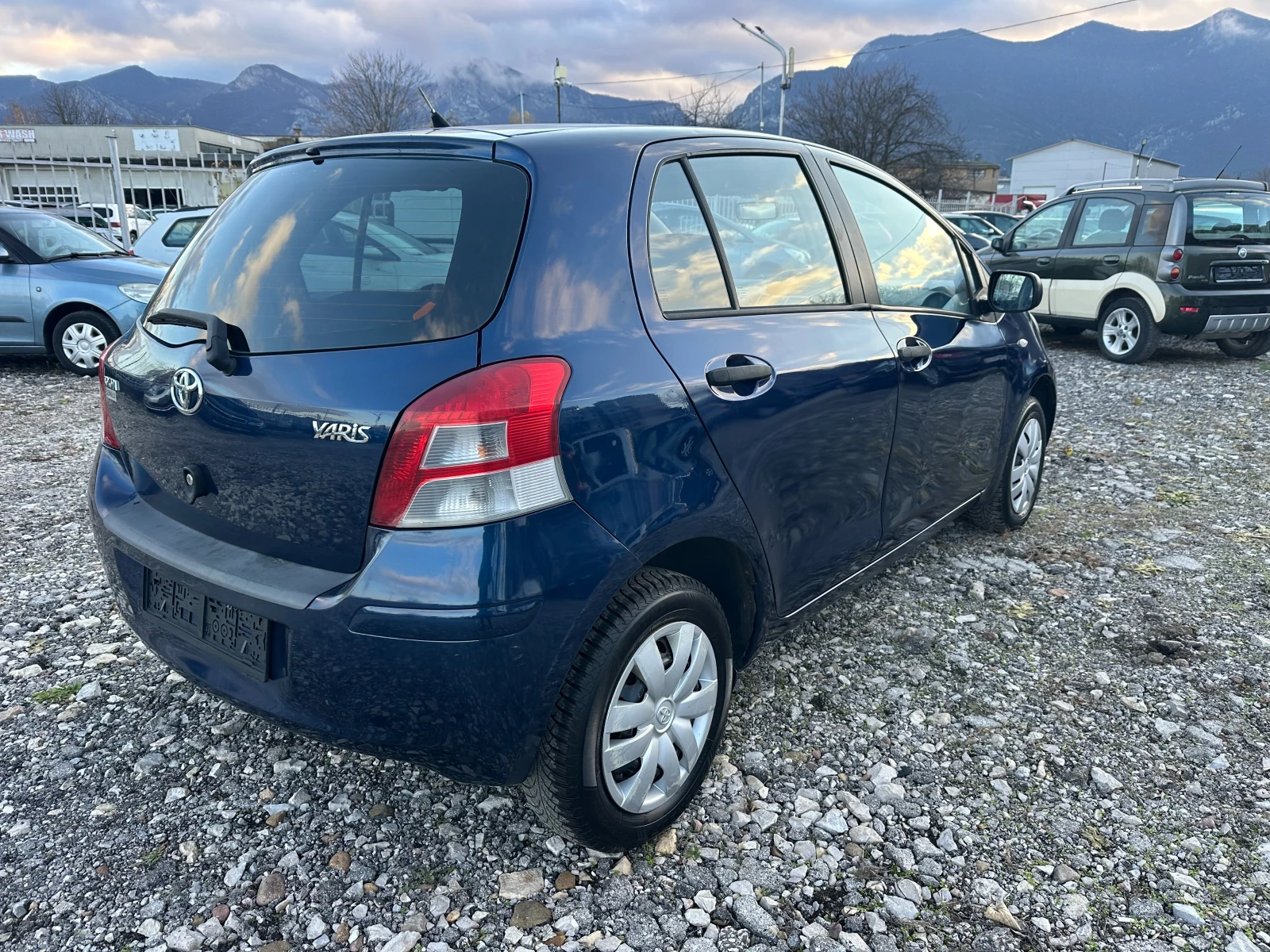 Toyota Yaris 1.0I 69KC - изображение 3