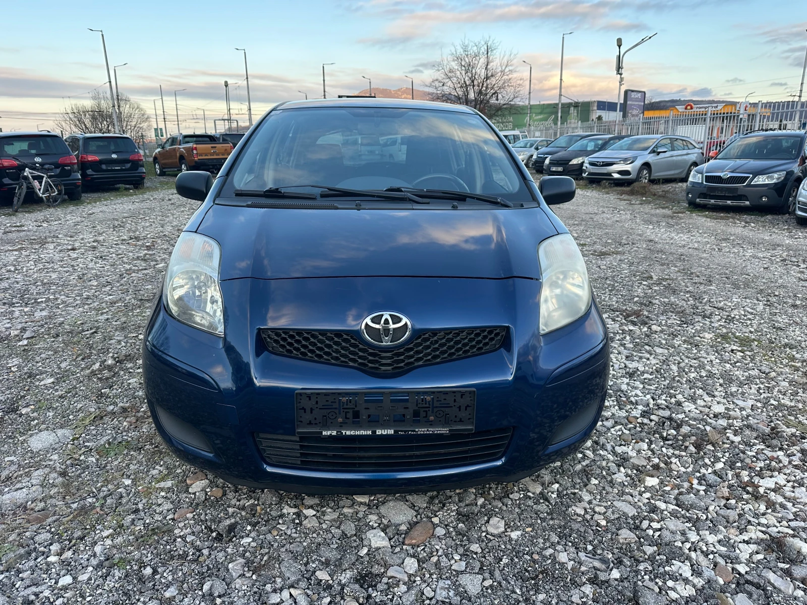 Toyota Yaris 1.0I 69KC - изображение 8